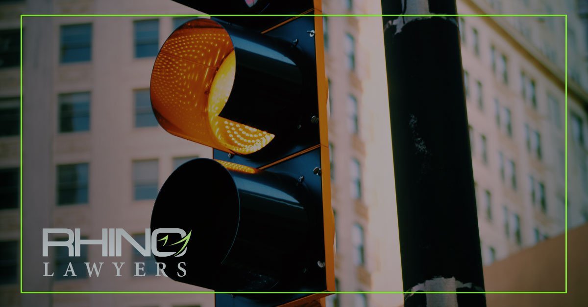 ¿Quién'tiene la culpa en un accidente con semáforo en amarillo?