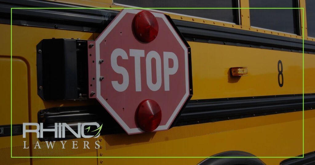La multa por adelantar a un autobús escolar en Florida: ¿Qué es?