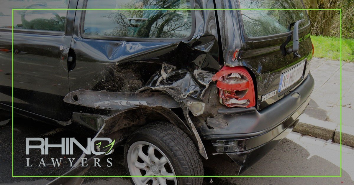 ¿Qué factores pueden influir en la indemnización por daños y perjuicios en casos de lesiones de automóvil?