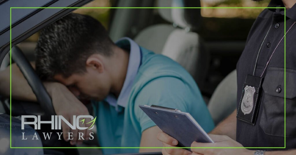 Qué hacer si te paran por conducir con la placa caducada