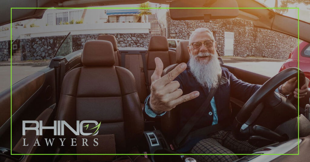 ¿Se puede multar a un pasajero por una infracción de tránsito en Florida?