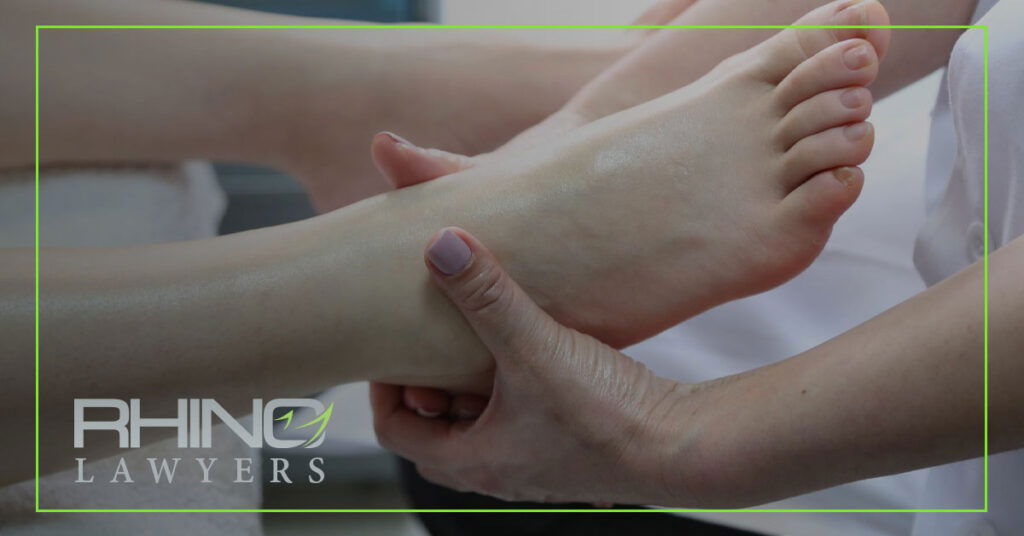 ¿Tu podólogo es un estafador? Denuncia el fraude de los injertos de piel en tu trabajo.