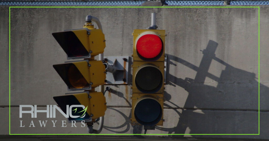 ¿Se puede impugnar una multa por saltarse un semáforo en rojo en Florida?